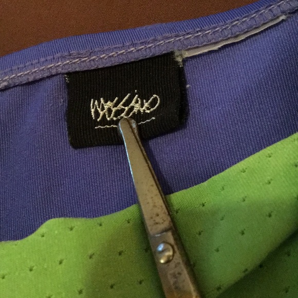 2 tops. Intimate undergarment & workout top - Picture 3 of 6